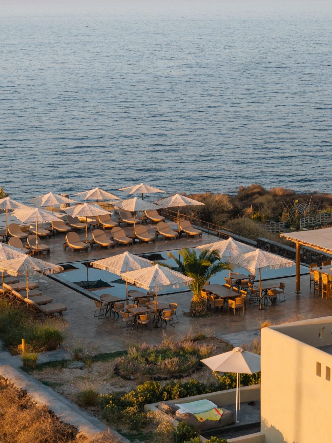 Colombo's Beachfront Santorini