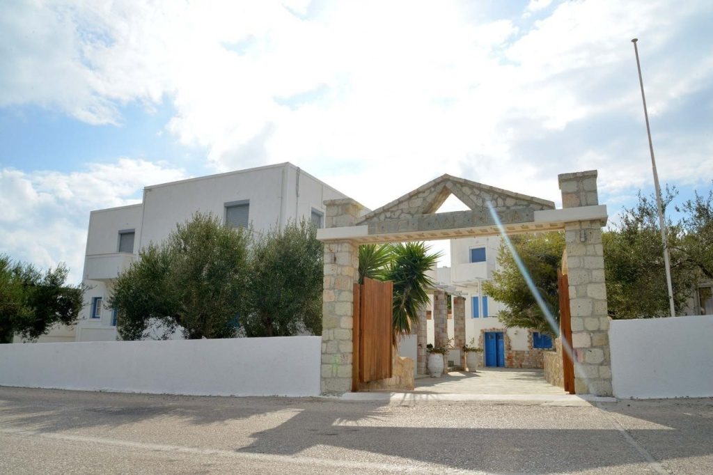 Glaronisia Hotel