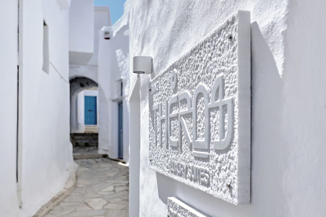 Living Theros Luxury Suites