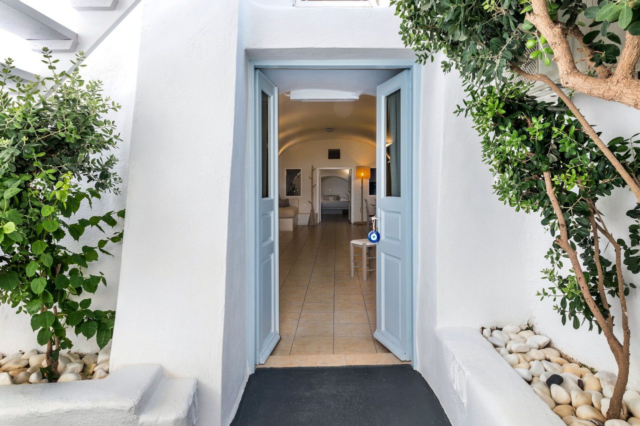 Blue Dolphins Apartments & Suites