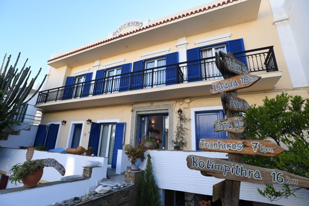 Vincenzo Family Rooms Tinos