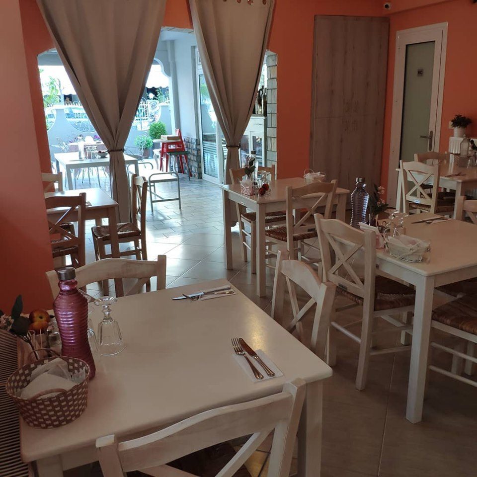 Ouzas Luxury Hotel