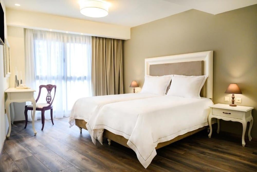 Emerald Suites