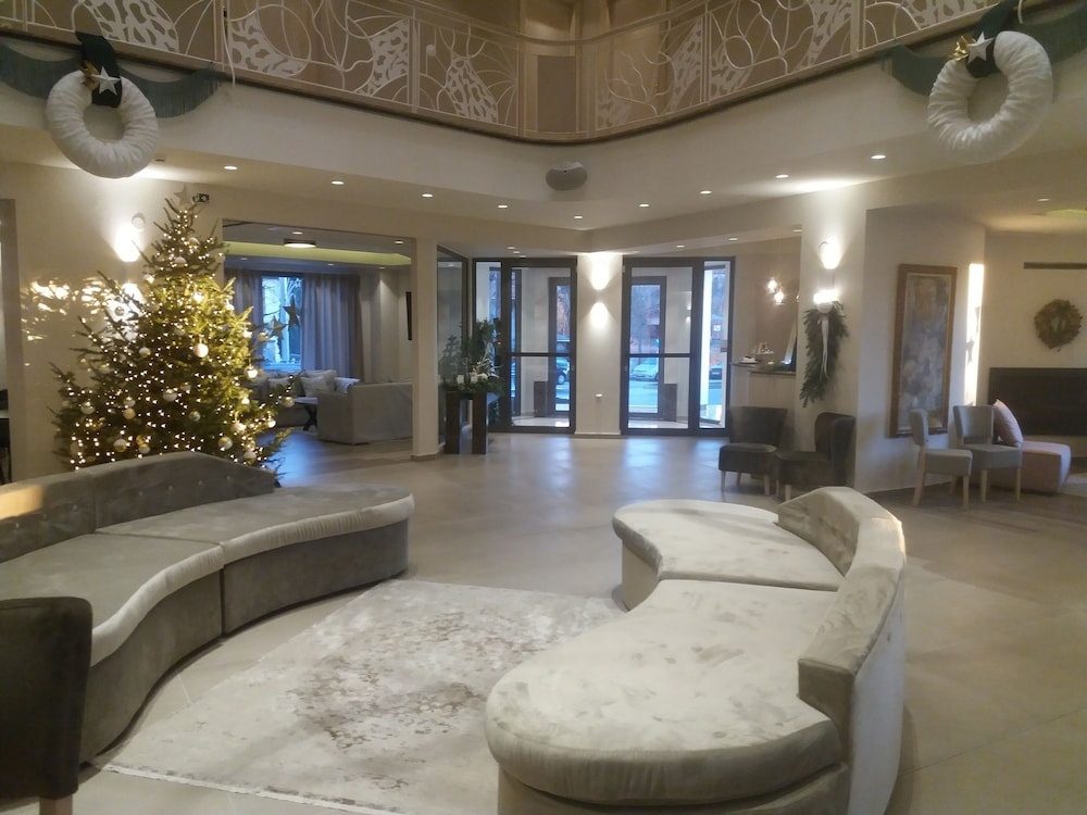 Emerald Suites