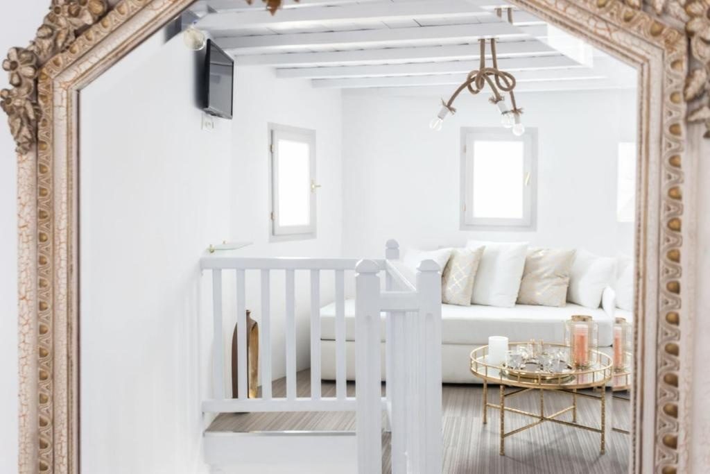 aniko suites Chora