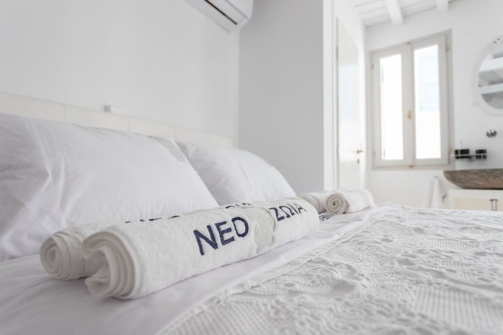 aniko suites Chora