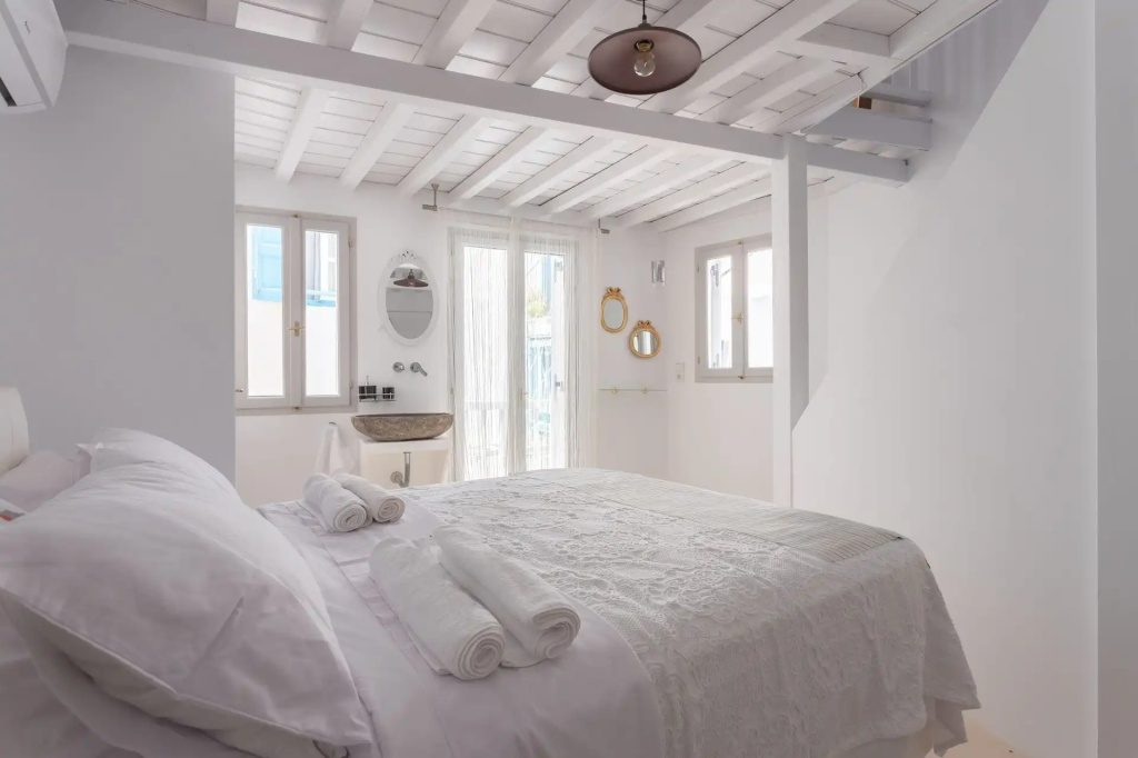 aniko suites Chora