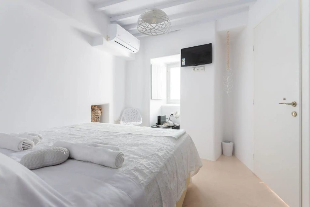 aniko suites Chora