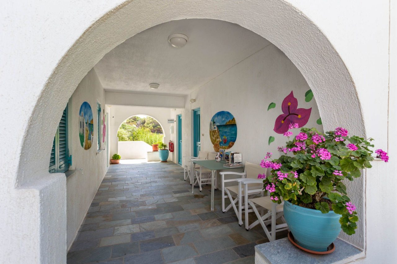 Ragousis Apartments Paros