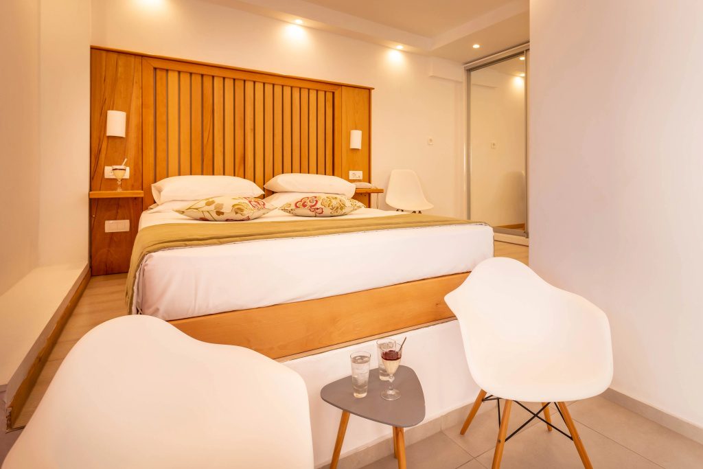 Mar n Mar Crown Hotel and Suites