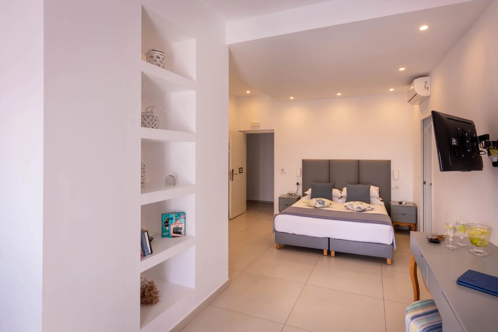 Mar n Mar Crown Hotel and Suites