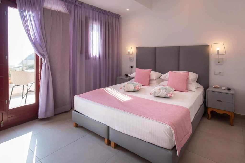 Mar n Mar Crown Hotel and Suites