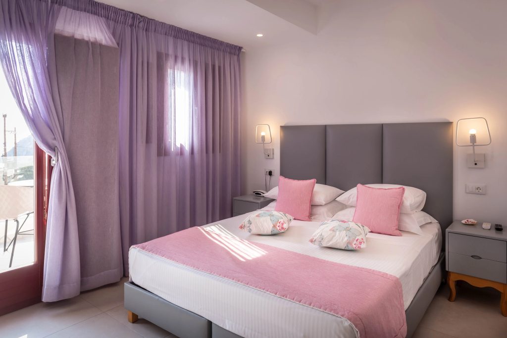 Mar n Mar Crown Hotel and Suites