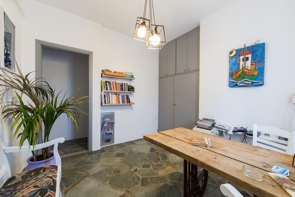 Evi Rooms