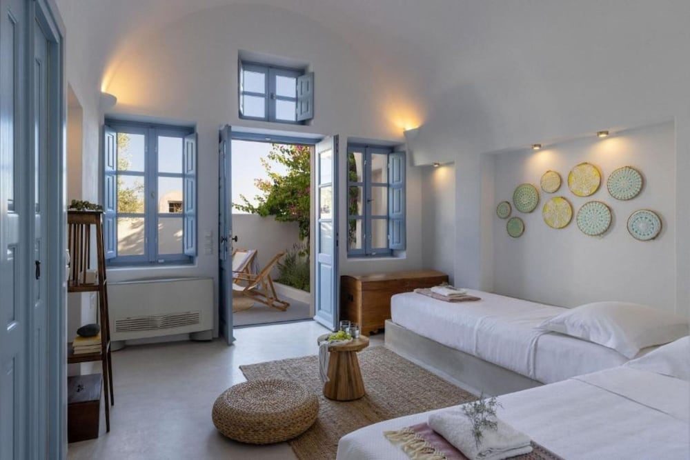 Spitia Santorini