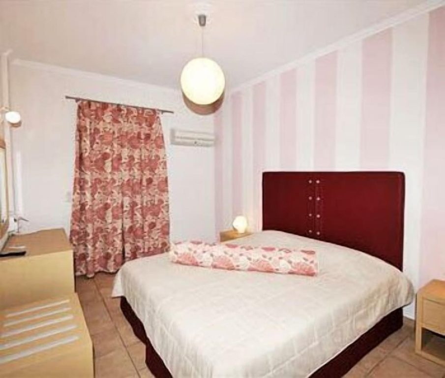 Antonia Apartments