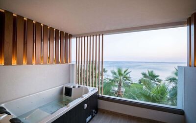 Akasha Beach Hotel & Spa - Dazzling Blue Sea View Outdoor Hot Tub