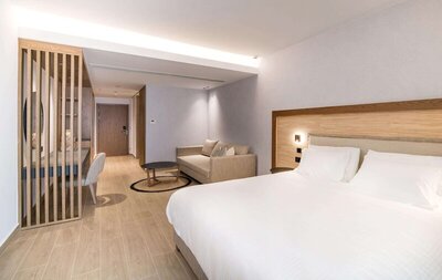 Akasha Beach Hotel & Spa - Urban Chic for Single Use