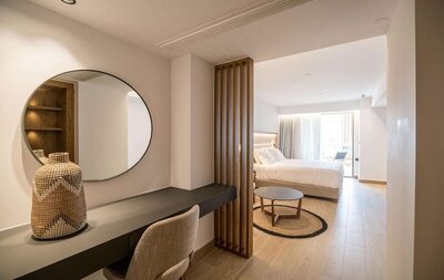 Akasha Beach Hotel & Spa - Urban Chic for Single Use