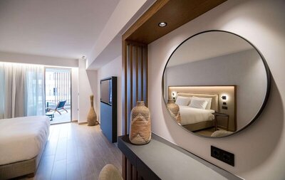 Akasha Beach Hotel & Spa - Urban Chic City View Outdoor Hot Tub