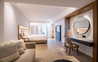 Akasha Beach Hotel & Spa - Urban Chic City View Outdoor Hot Tub