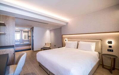 Akasha Beach Hotel & Spa - Urban Chic City View Outdoor Hot Tub