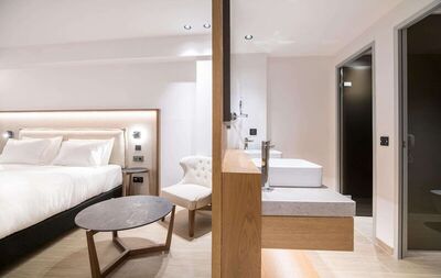 Akasha Beach Hotel & Spa - Urban Chic City View Outdoor Hot Tub