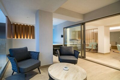 Akasha Beach Hotel & Spa - Azure Junior Suite Outdoor Hot Tub