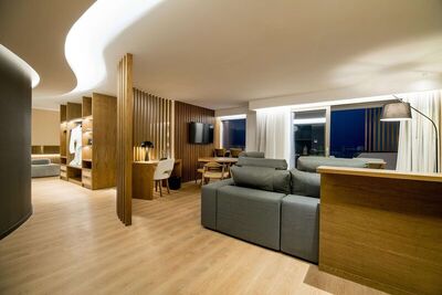 Akasha Beach Hotel & Spa - Dazzling Suite Outdoor Hot Tub