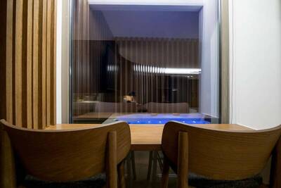 Akasha Beach Hotel & Spa - Dazzling Suite Outdoor Hot Tub