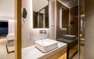 Akasha Beach Hotel & Spa - Urban Chic City View Outdoor Hot Tub