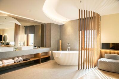 Akasha Beach Hotel & Spa - Dazzling Suite Outdoor Hot Tub