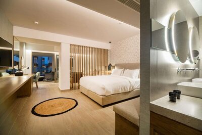 Akasha Beach Hotel & Spa - Azure Junior Suite Outdoor Hot Tub