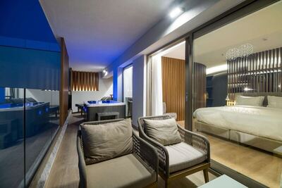 Akasha Beach Hotel & Spa - Dazzling Suite Outdoor Hot Tub