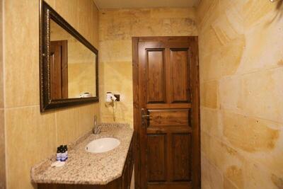 Akuzun Stone Hotel - King Suite