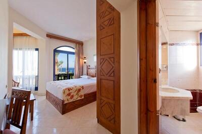 Amphoras Beach - Sea View Suite