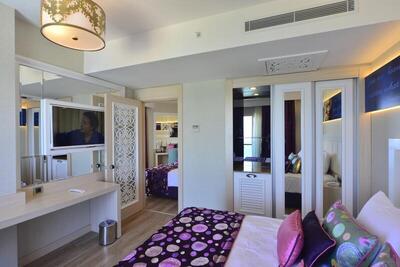 Azura Deluxe Resort & Spa - Family Room With Land View (3 Adults + 2 Children) - With View