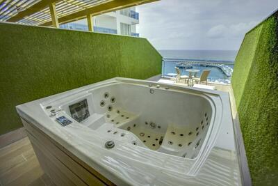 Azura Deluxe Resort & Spa - Fantasy Room - Terrace With Jacuzzi , Sea View, Ultra All Inclusive 