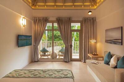 Bandos Maldives - Superior Double Room, 1 Double Bed, Beach View, Beachfront