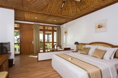 Bandos Maldives - Standard beachfront Room