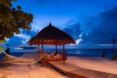 Banyan Tree Vabbinfaru - Beachfront Sunset View Pool Villa with Free Transfer