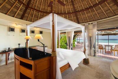 Banyan Tree Vabbinfaru - Beachfront Pool Villa with Free Transfer