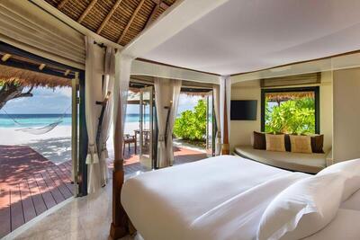 Banyan Tree Vabbinfaru - Beachfront Pool Villa with Free Transfer