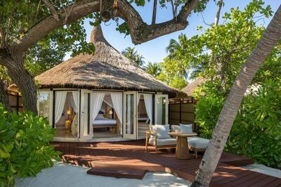 Banyan Tree Vabbinfaru - Beachfront Pool Villa with Free Transfer