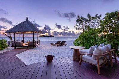 Banyan Tree Vabbinfaru - Beachfront Sunset View Pool Villa with Free Transfer