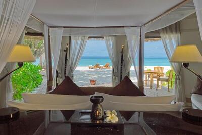 Banyan Tree Vabbinfaru - Beachfront Pool Villa with Free Transfer