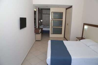 Batihan Beach Resort & Spa - Standard Family Room Side Sea View - Partial Sea View