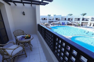 Blend Club Aqua Resort - Classic Triple Room - Pool View
