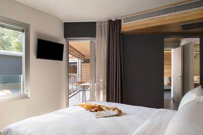 Blue Dolphin Hotel - Family Suite - Garden View