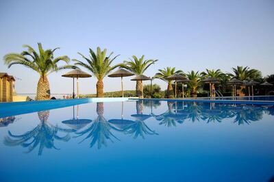 Blue Dolphin Hotel, Метаморфози, Гърция